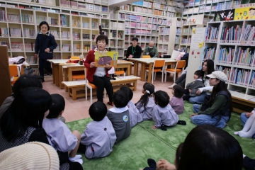 こども図書館「お話たからばこ」